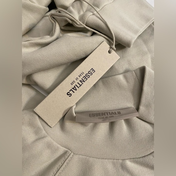 Fear of God Essentials Mock Neck Pullover - Picture 1 of 7